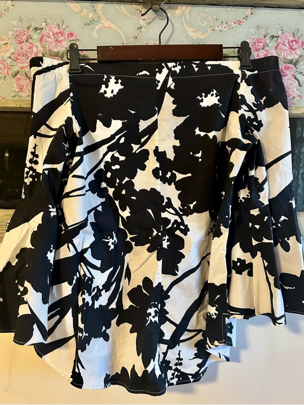 White House Black Market Black and White Floral Off The Shoulder Top